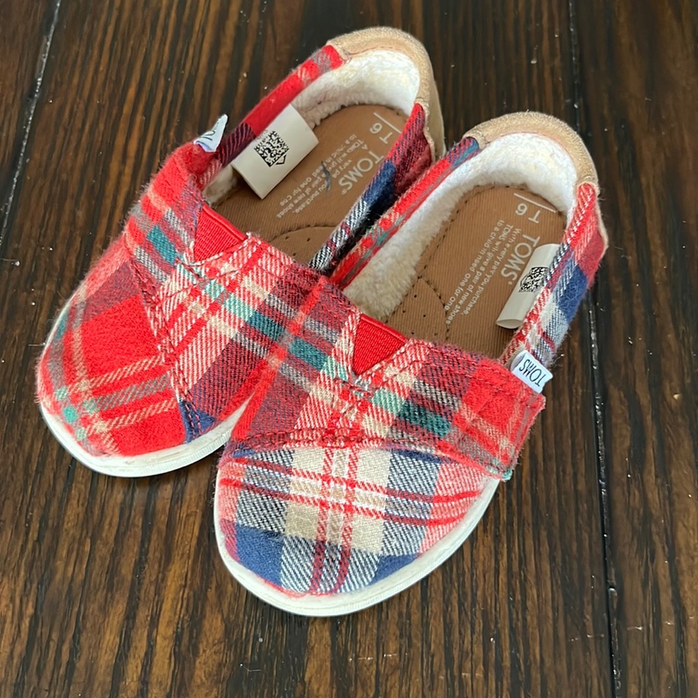 Plaid tiny Toms